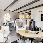 6 Person In Jerup-by Traum